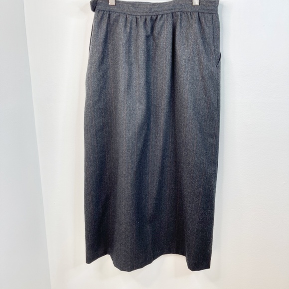 Larry Levine Classic Gray Skirt Suit Set – Size 10 - Picture 8 of 11